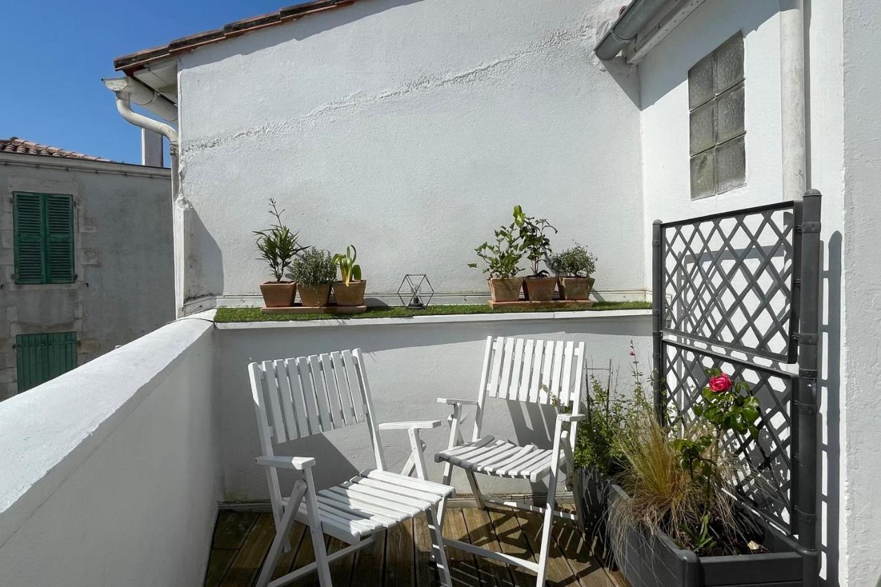Very Bright Nest With Terrace In The Village La Flotte Esterno foto